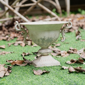 Rustic Style Urn Planter Vintage Distressed Garden Planter Classic Flower Pot With Handles Plant Cachepot Outdoor Indoor Decor