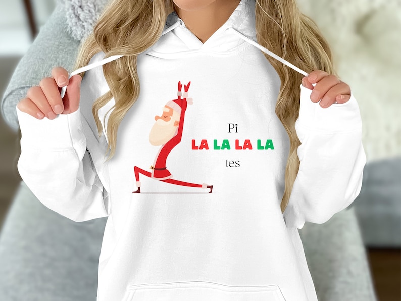 Sudadera navideña de pilates, Papá Noel Pi La La La La Tes, camiseta de pilates de Papá Noel, camiseta divertida de pilates, sudadera con capucha de pilates, regalo de instructor de pilates imagen 4