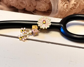 Personalized Daisy & Bee Stethoscope Charm | Custom Initial Nurse Gift | Medical Accessory for Doctors and Nurses | Nurse Appreciation Week