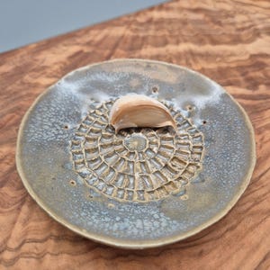 Blue-gray ceramic grater for garlic and ginger (with brush)