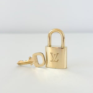 ❤️LOUIS VUITTON: Damier Ebene SPEEDY 25 Bag + LV Lock + LV Pink Gold  Keychain