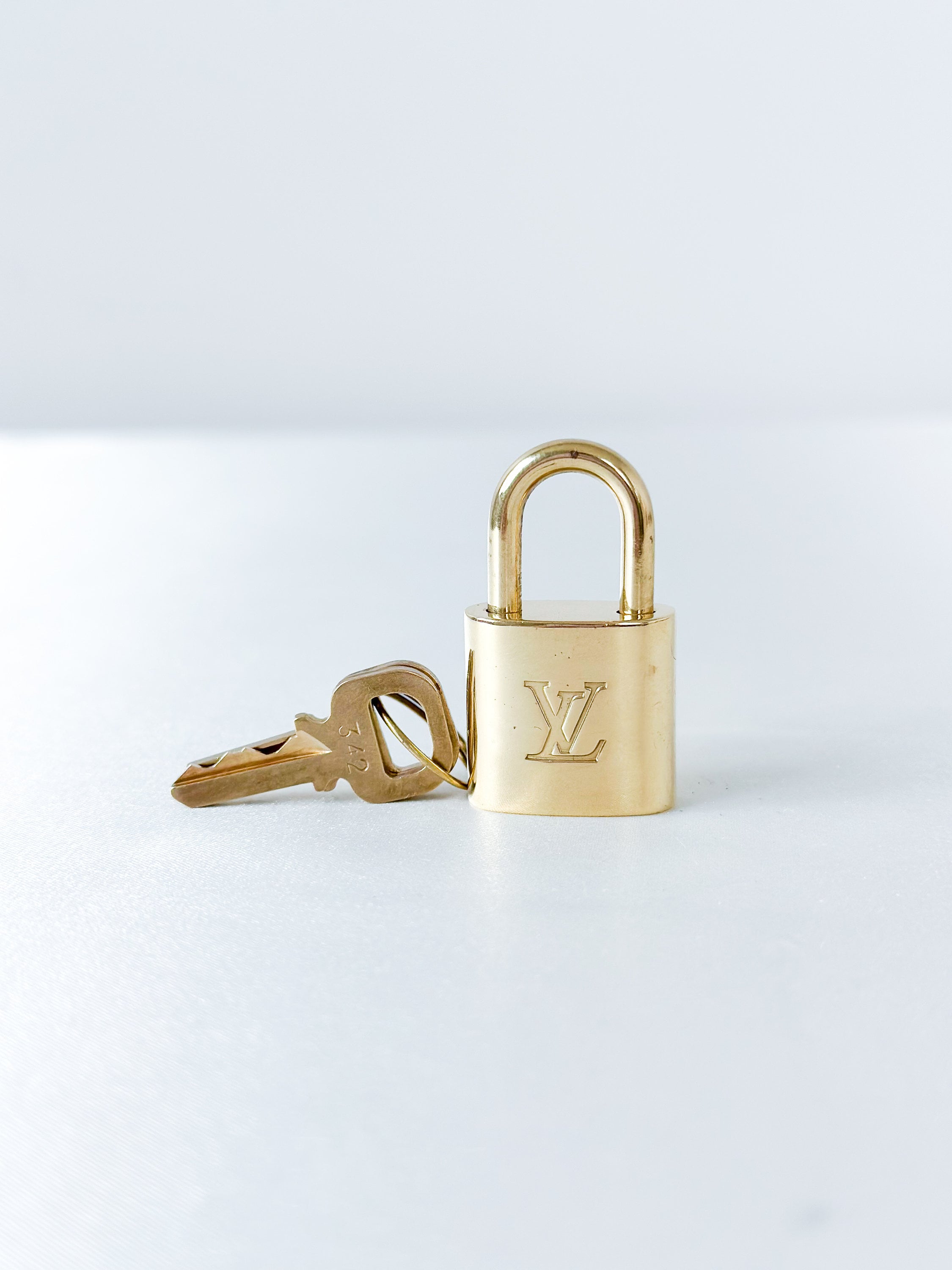 Louis popular Vuitton Authentic Padlock With 2 Keys