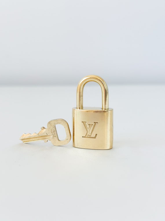#314 Authentic LOUIS VUITTON Lock & Key set Padlock brass polished LV