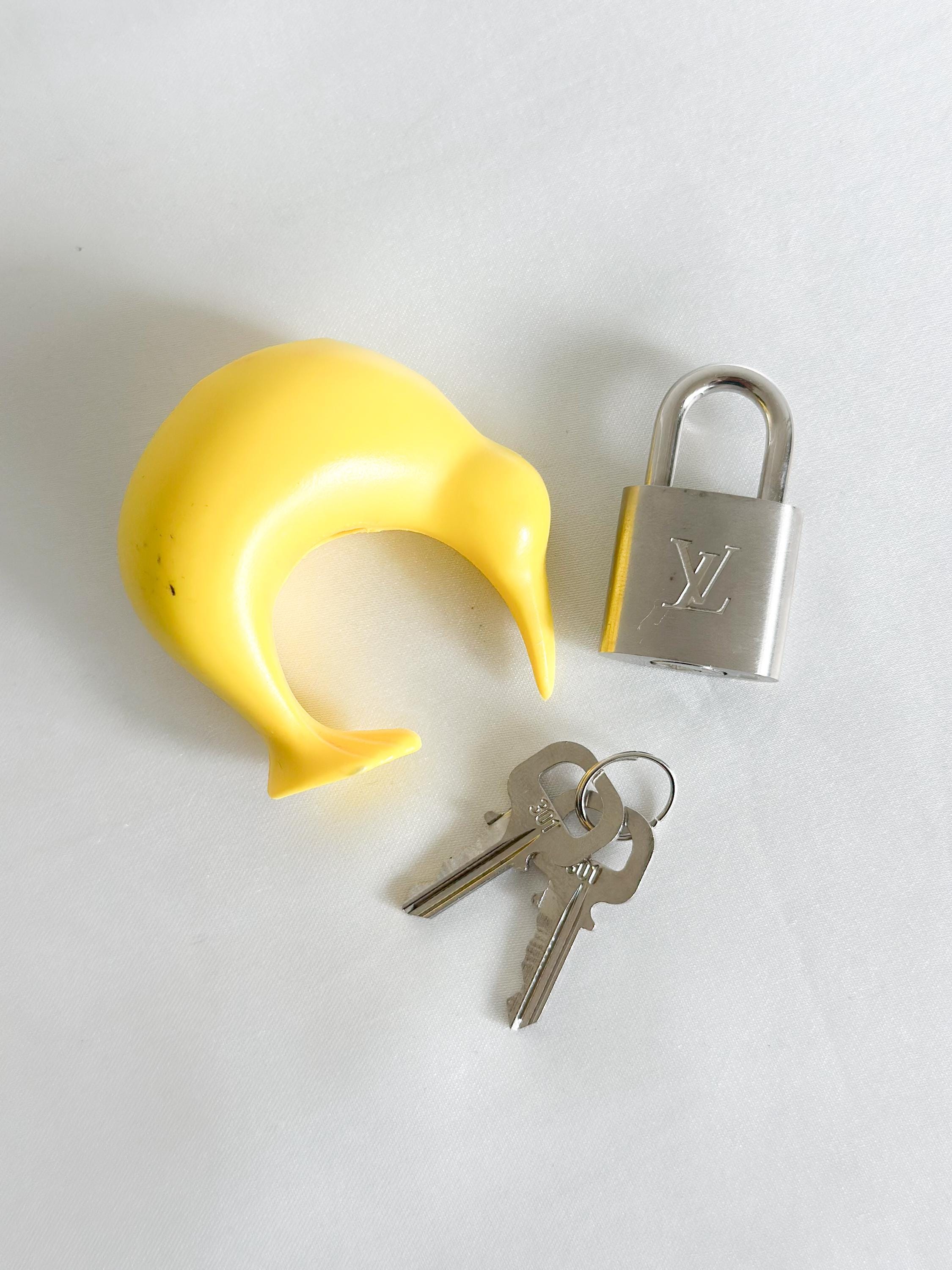 LOUIS VUITTON CUP 2000年記念ネクタイ&記念チョーカーセット Louis Vuitton Cup 2000 Limited Edition Kiwi Bird Padlock Set - Etsy