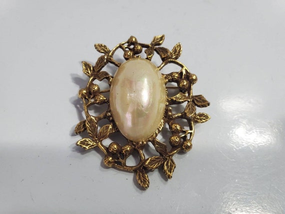 Vintage Antique Rhinestone GOLD Tone Pin Brooch 1… - image 1