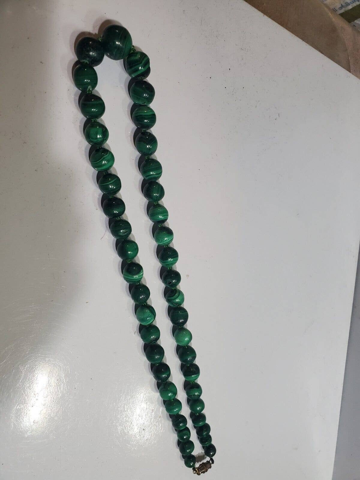 Collier Vintage Années 70/80 – Perles Fuseau En Malachite Et Micro Perles Vertes