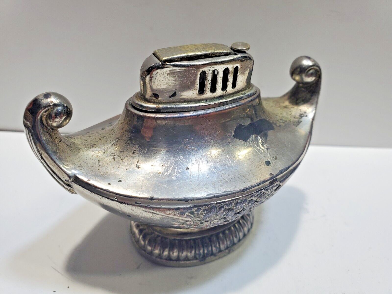 Working Vintage Aladdin Genie Lamp Table Lighter / Occupied Japan
