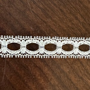 Vintage Offray Dana ecru beige stiff lace 1/2 inch wide sold by yard