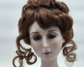 Curly Pulled Up Doll Hair Vintage Sin usar Talina&#39;s Doll Wig, peluca de muñeca estilo TA2 en embalaje original.