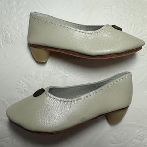 Vintage Global Creme Leather Doll Shoes 3.5 inches