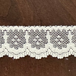Vintage ecru beige scalloped lace 1 inch wide sold by yard