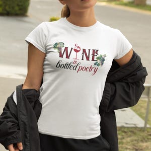 Camiseta "El vino es poesía embotellada": un regalo sarcástico para los amantes del vino imagen 3