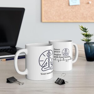 Personalisierbare Namenskaffeetasse, individueller Name Lustiges sarkastisches Geburtstagsgeschenk, innerer Frieden kreative Leute vorhanden Teetasse, 11 Unze, 15 Unze