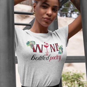 Camiseta "El vino es poesía embotellada": un regalo sarcástico para los amantes del vino imagen 5