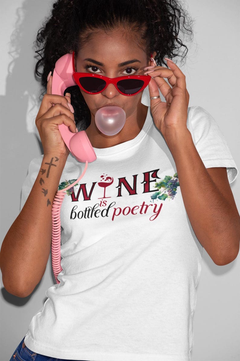 Camiseta "El vino es poesía embotellada": un regalo sarcástico para los amantes del vino imagen 7