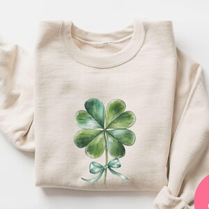 Lucky Clover Sweatshirt, Shamrock Crewneck, St. Patrick&#39;s Day Gift, Irish Sweatshirt, Four Leaf Clover Sweatshirt, Shamrock Sweatshirt Gift