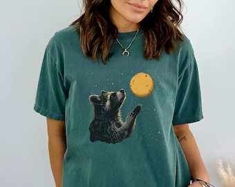 Cute Raccoon Moon T-shirt, Racoon Meme Shirt, Racoon Looking At The Moon, Funny Racoon Moon Shirt, Meme Racoon Shirt, Animal Shirt, Tshirt