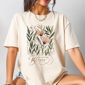 Flower T-Shirt, Botanical Shirt, Flower Tee, Flower Shirt, Oversized Graphic Shirts, Floral Shirt,Gift For Mom,Birthday Gift For Best Friend