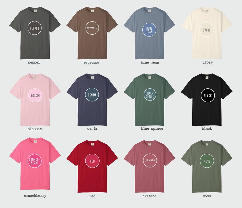 K&ouml;nnte beinhalten: Eine Kollektion von zw&ouml;lf kurz&auml;rmeligen T-Shirts in verschiedenen Farben, jedes mit einem kreisf&ouml;rmigen Design in der Mitte. Die Farben sind Pfeffer, Espresso, Blue Jean, Elfenbein, Blossom, Denim, Blue Spruce, Schwarz, Crunchberry, Rot, Karmesinrot und Moos.