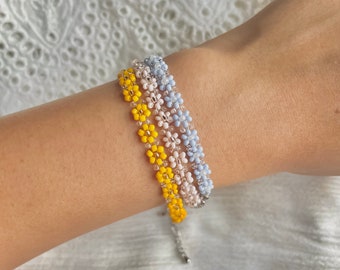Seed bead bracelet, seed bead adjustable bracelet, seed bead jewelry, seed bead daisy bracelet, summer jewelry