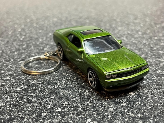 小物 CHALLENGER / DELUXE ROOM KEY RING GREEN Fits 2008 Challenger SRT8 Keychain Green Car Matchbox Hot