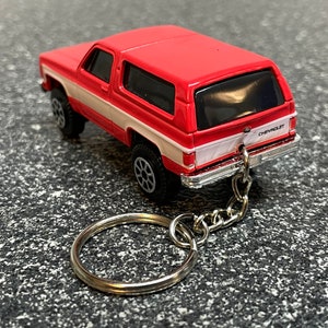 MAISTO 1979 CHEVY K5 BLAZER & 1969 CAMARO With TRAILER 1/64 COMP CAMS 11404 22A