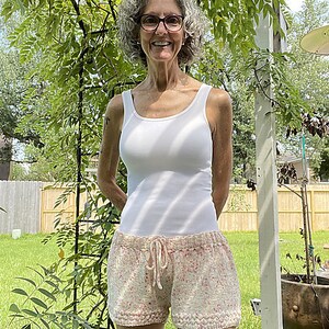 PDF Digital knitting pattern. Custom fit knitted shorts pattern, all sizes, all ages.  Cute shorts pattern.