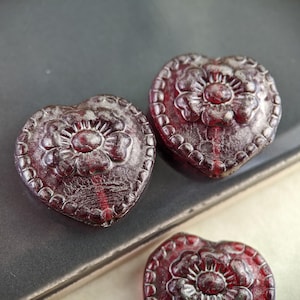 4pcs: Garnet Red with Silvery Wash 17mm Heart with Rose, Czech Glass Beads, CG-H-RS17-5