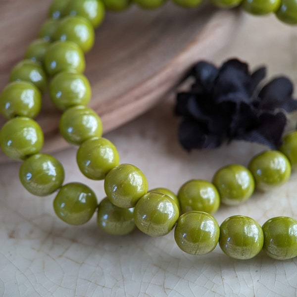 30pcs: Chartreuse Luster 6mm Round Druk, Pressed Czech Glass Beads, Opaque Yellow Green, CG-P-R6-8