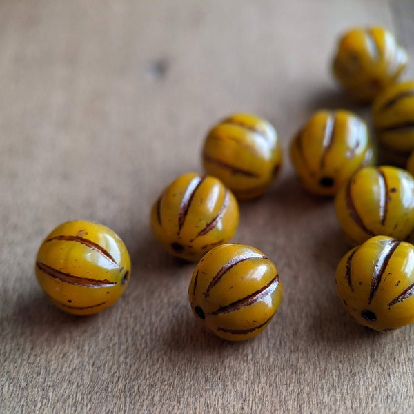 10pcs: Fall Yellow 8mm Melon Round, Pressed Czech Glass Beads, Fluted Beads, Translucent Yellow with Brown Highlights, CG-ML-R8-2