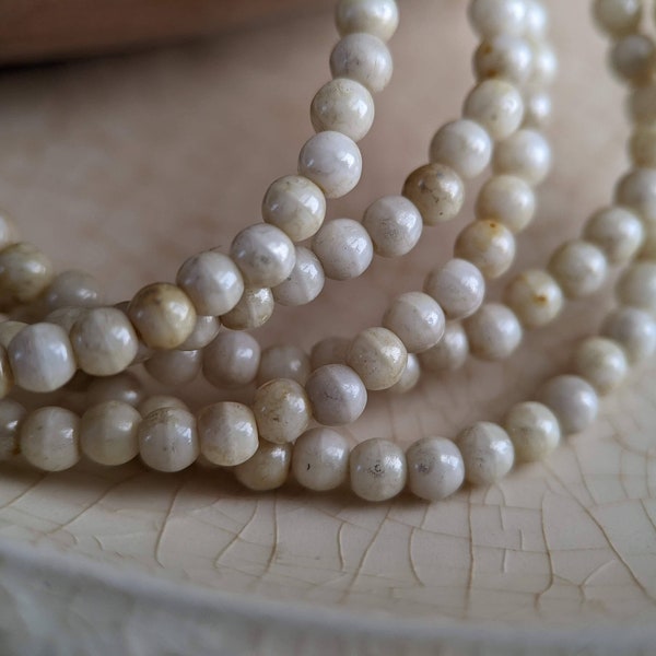 Approx 50pcs: Ivory Mercury 3mm Round Druk, Pressed Czech Glass Beads, Opaque Cream with Silver Wash, Off White, CG-P-R3-23