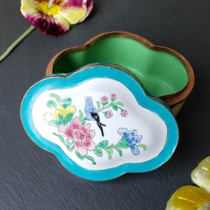 Vintage 1940&#39;s Chinese trinket box with bird clover shape Canton enamel on copper jewelry box flower and bird Vtg Peoples Republic of China
