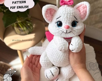 Schema per realizzare un gatto all'uncinetto: Gattino con fiocco, facile da realizzare in peluche (schema PDF in inglese)