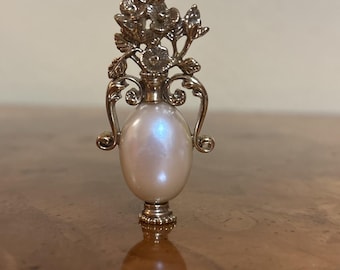1928 Brand Gold Tone Faux Pearl Flower Bouquet Brooch Pin, Vintage Floral Vase Jewelry