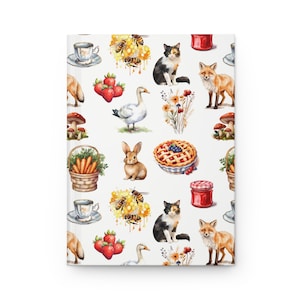 CottageCore Patroon Hardcover Journal 5.75"x8" - Konijn Paddestoel WildFlowers Wortelen Jam Theekopje Gans Vos Aardbei Honing Bijen Kat