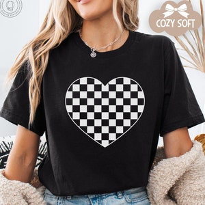 Checkered Heart Shirt Trendy Checkered Sweatshirt Retro Checker Heart Shirt Gift for Cool Mom Sweater Gift Retro Vibe Mama Checkered Shirt
