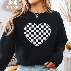 Checkered Heart Shirt Trendy Checkered Sweatshirt Retro Checker Heart Shirt Gift for Cool Mom Sweater Gift Retro Vibe Mama Checkered Shirt