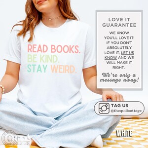 Camiseta "Lee libros, sé amable y mantente extraño", camiseta para amantes de los libros, camiseta literaria, camiseta de libros, regalo para amantes de los libros, camiseta para lectores de libros, regalo para bibliotecarios White