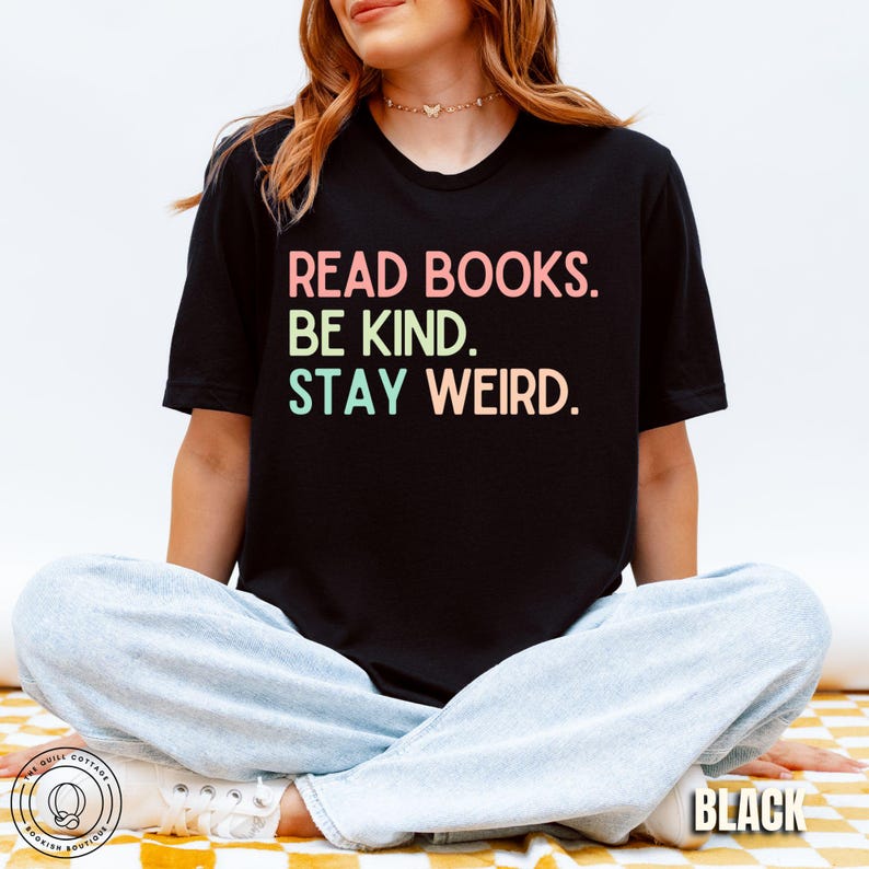 Camiseta "Lee libros, sé amable y mantente extraño", camiseta para amantes de los libros, camiseta literaria, camiseta de libros, regalo para amantes de los libros, camiseta para lectores de libros, regalo para bibliotecarios Black