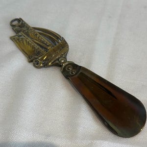 Vintage Brass Shoe Horn with Ship Detail | Nautical Decorative Handle | Wall Hanging Shoe Horn | 23cm