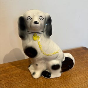Vintage Staffordshire Dog | Black & White Spaniel with Yellow Chain | 22x19cm | Hand Painted Mantle Dog | Naive Folk Style