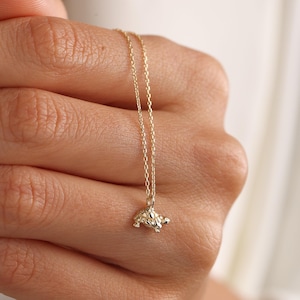 Minimalist Gold Turtle Necklace For Women, Dainty Sea Turtle Necklace, Necklace for Turtle Lovers, Animal Tortoise Jewelry, Birthday Gift