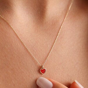 Rot Emaille Herz Halskette aus 14K Gold, Minimalistischer Massivgold Herz Anhänger Halskette, kleiner Herzanhänger für Frauen, Perfektes Muttertagsgeschenk
