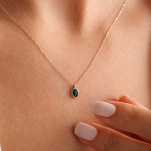 Minimalist Gold Green Enamel Oval Necklace For Women, Dainty Gold Necklace, Anniversary Gifts, Mother&#39;s Day Gifts, Birthday Gift for Mom