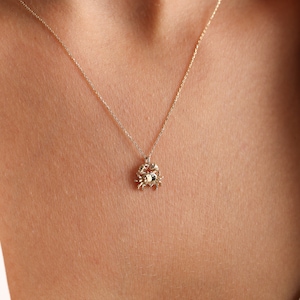 Minimalist Gold Crab Necklace For Women, Dainty Gold Crab Necklace,Gold Animal Necklace, Crab Pendant, Cancer Zodiac Pendant, Gifts For Mom