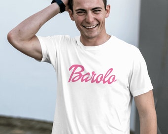 Barolo Barb T-shirt, Italiaanse wijnliefhebber, rode wijn tee shirt, wijn Barbi, sommelier cadeau, dameswijnkleding, roze retro pop, wijnproeverij