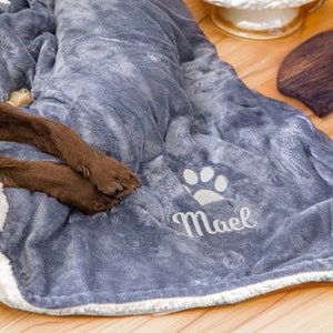 Personalisierte Haustier Name Decke für Hund, benutzerdefinierte Name Hundedecke, Dicke Fleece Haustier Decke, Pfotenabdruck Decke, bestickte Hunde Name Decke Bild 2