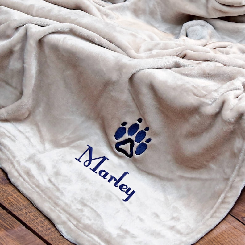 Personalized Dog Name Blanket, Embroiderd Pet Name Blanket, Custom Flannel Name Blankets for Dog, Dog Bedding Blanket, Unique Dog Mom Gift zdjęcie 3