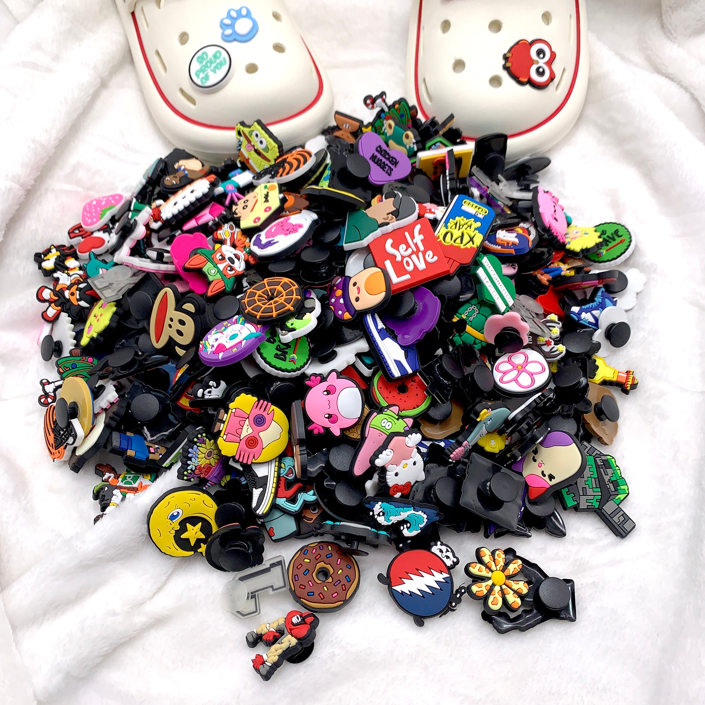 1 100 ASSORTED RANDOM PATCHES iron on & Sew On Wholesale Embroidered Badge  Clothing Mixed Set Children Adults Fun Trendy Cute 
