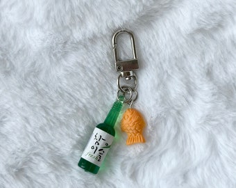 Soju & Taiyaki Keychain, Gifts for her/him, Drink Keychain, Souvenir, Asian Snacks, Asian Food, Asian Inspired, Bag Pendant